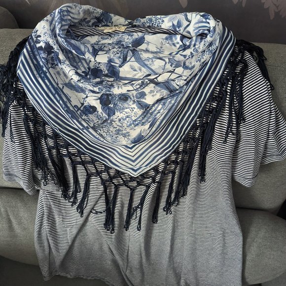 One World blue and white blouse with removable collar/scarf - Picture 7 of 9